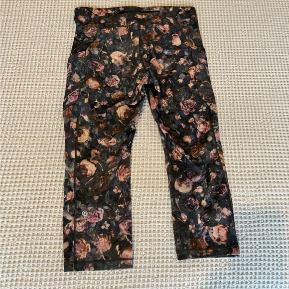 Lululemon floral cropped leggings - Picture 3 of 4